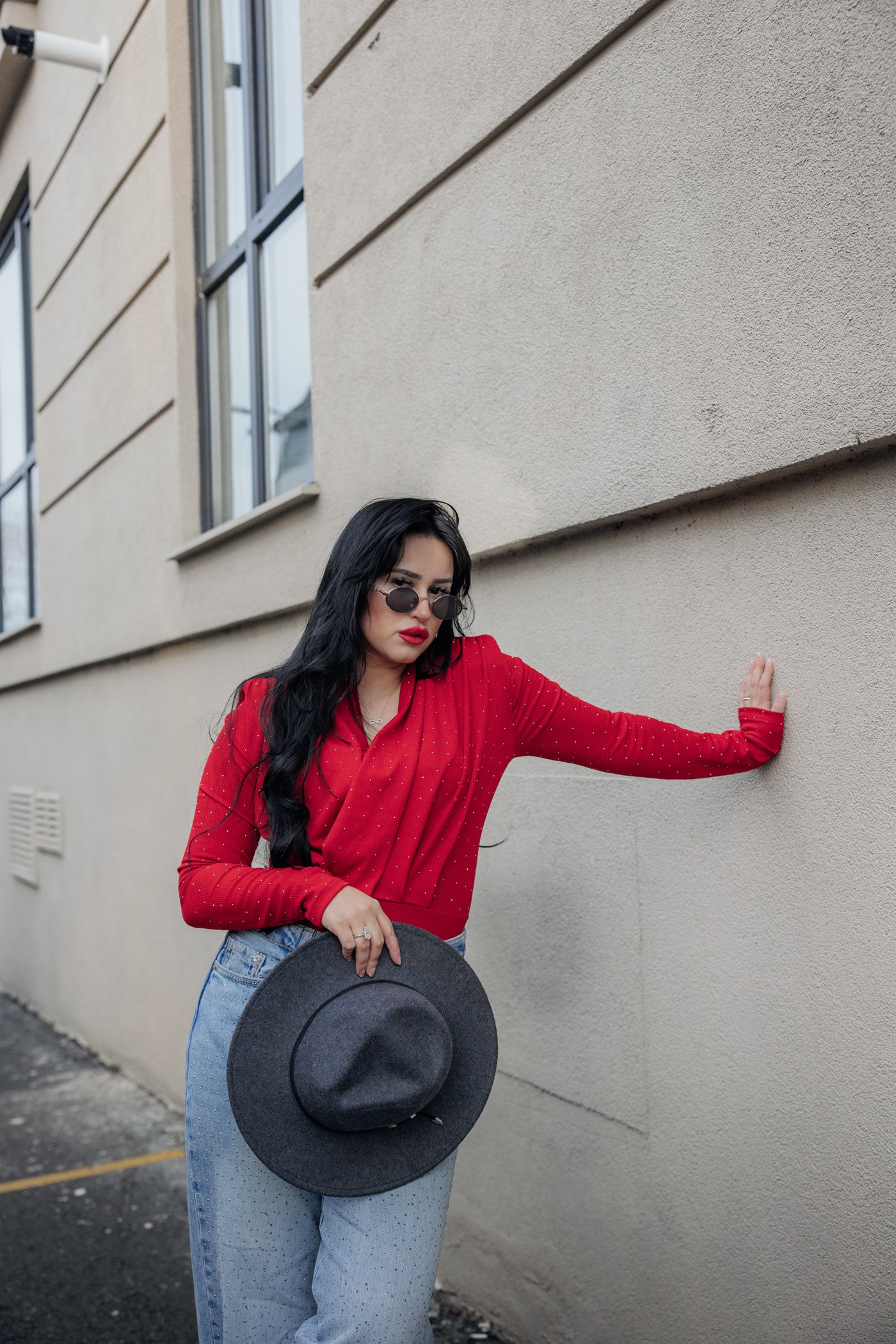 KIRMIZI TAŞLI BULUZ