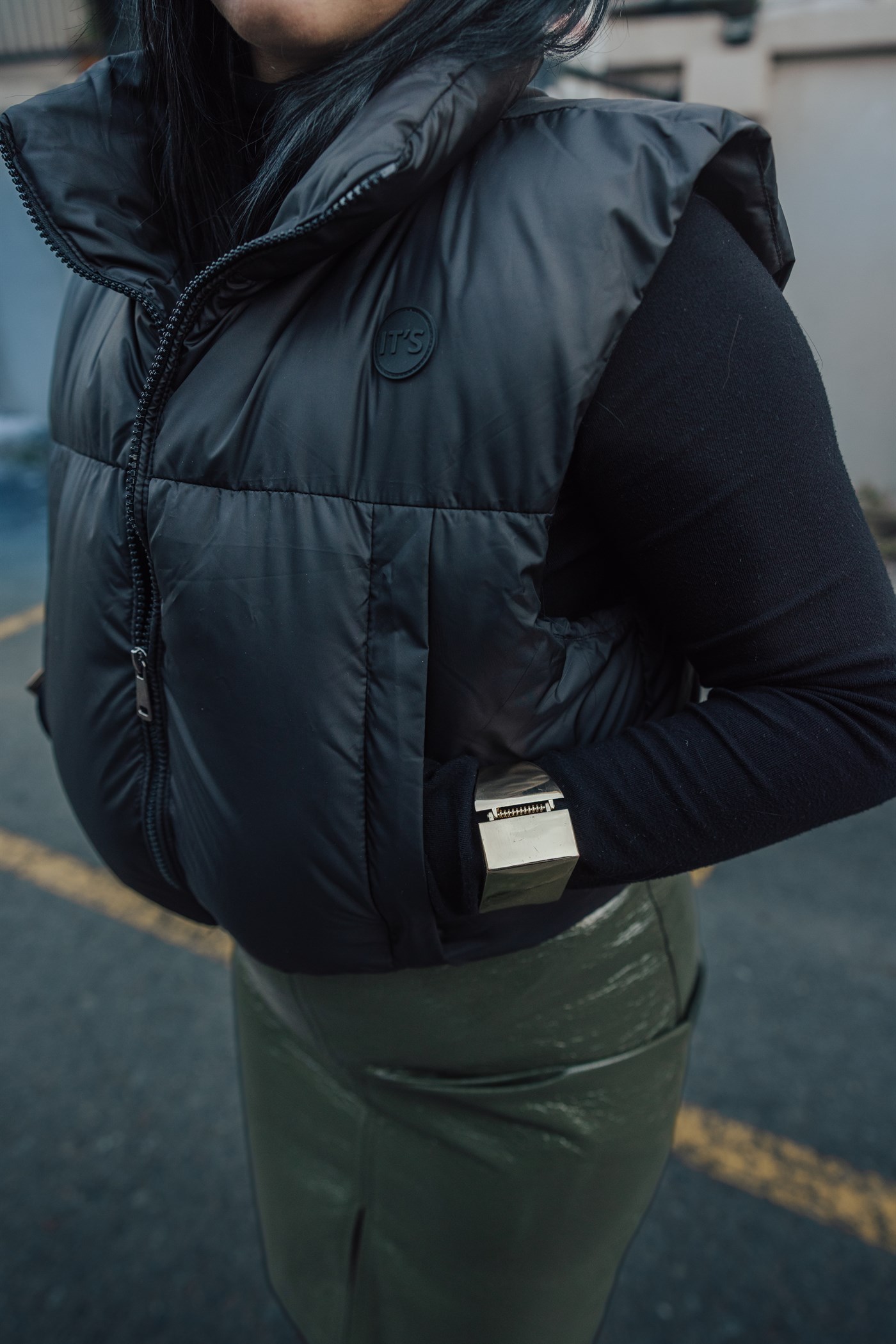 SİYAH ŞİŞME YELEK 