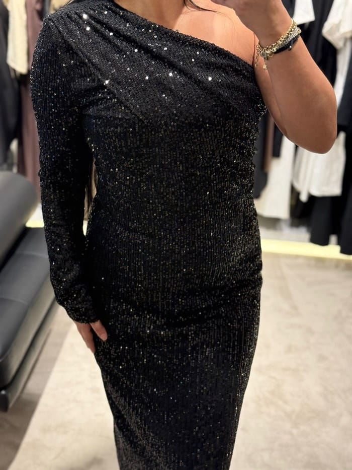 payet-detay-siyah-elbise_4.jpg